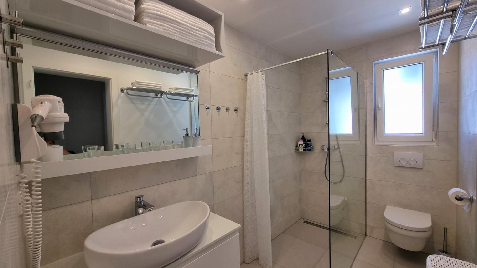 Bartol Luxury Apartments Krk Croatia, With Own Hot Tub - Whirlpool Krk Town Quarto foto